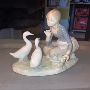 Lladro "Food For Ducks"
Figurine #4849